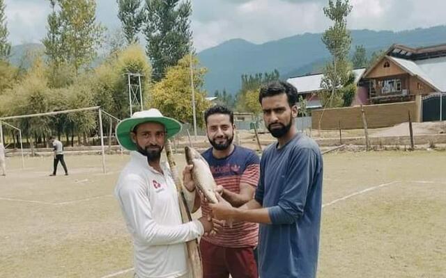 2.5 Kg Fish Given As Man Of The Match Award In Kashmir