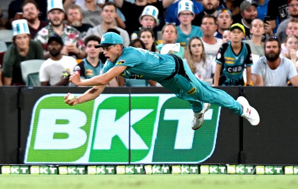 Watch – ‘Outrageous’ Ben Laughlin Takes An One-Handed Catch In BBL Eliminator
