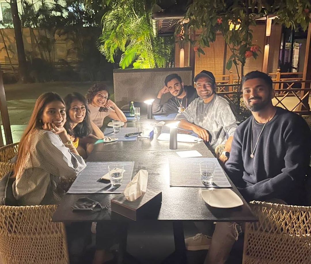 Watch Photos: KL Rahul, Athiya Shetty Have Dinner With Robin Uthappa & His Wife Shheethal