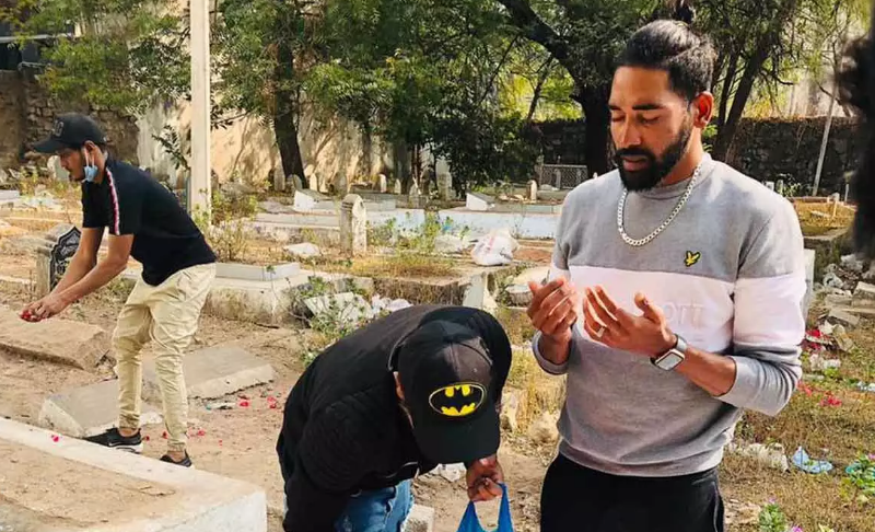 Mohammed Siraj Drives Straight To His Father’s Grave To Complete Last Rites After Reaching Hyderabad