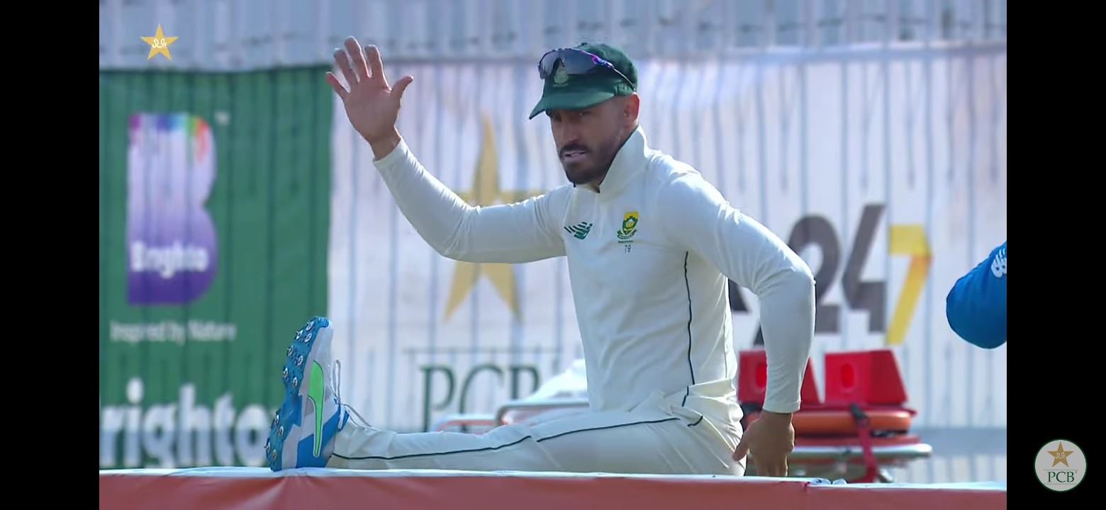 Watch – Faf Du Plessis In A Comical Mood in Second Test vs Pakistan