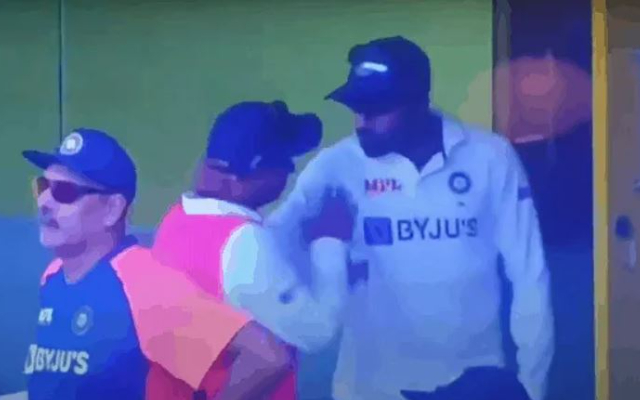 Watch – Mohammed Siraj Grabs Kuldeep Yadav By The Neck In A Tussle On Day 2