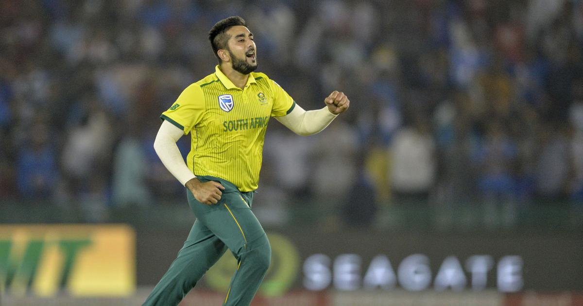 A Fan Alleges That Tabraiz Shamsi Got Selected For His Colour; The Cricketer Shuts Down The Fan