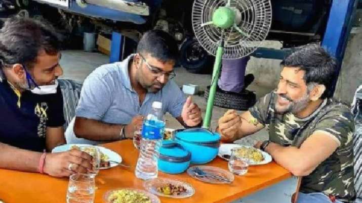 MS Dhoni Spotted Enjoying Lunch With Old Friends