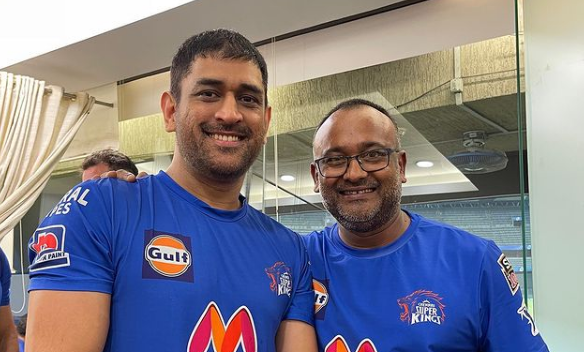 IPL 2021 Watch: MS Dhoni, Suresh Raina Celebrate CSK Manager’s Birthday Along With Other Players