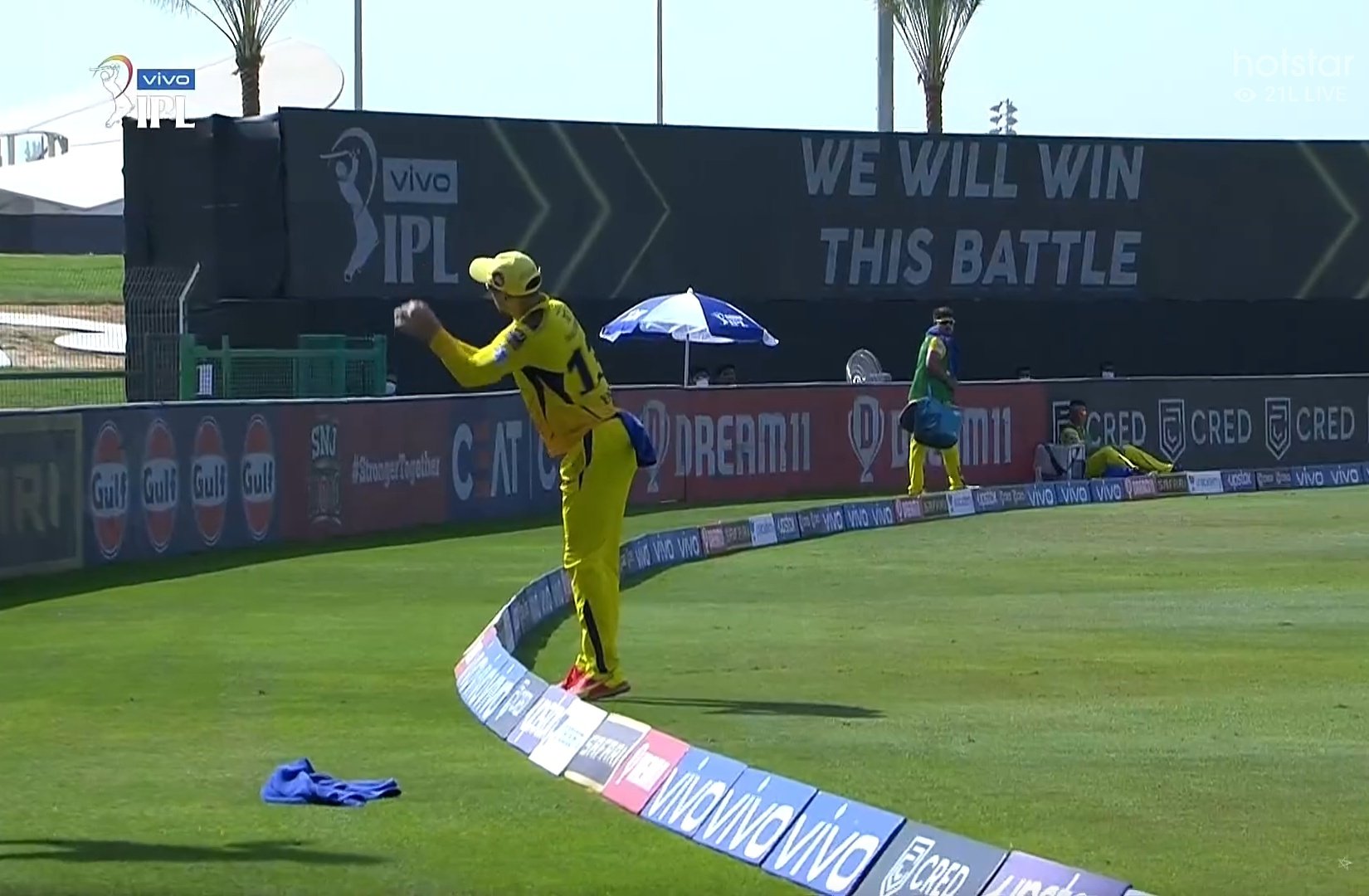 Watch – Faf du Plessis Takes A Stunner To Dismiss Eoin Morgan