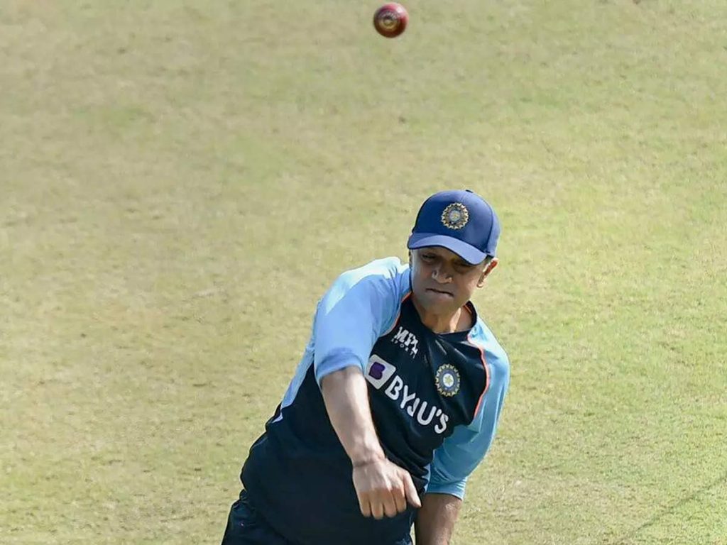 Rahul Dravid bowling