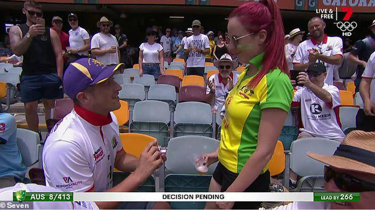 Ashes 2021-22: Watch: England Fan Proposes His Australian Girlfriend At The Gabba On Day 3