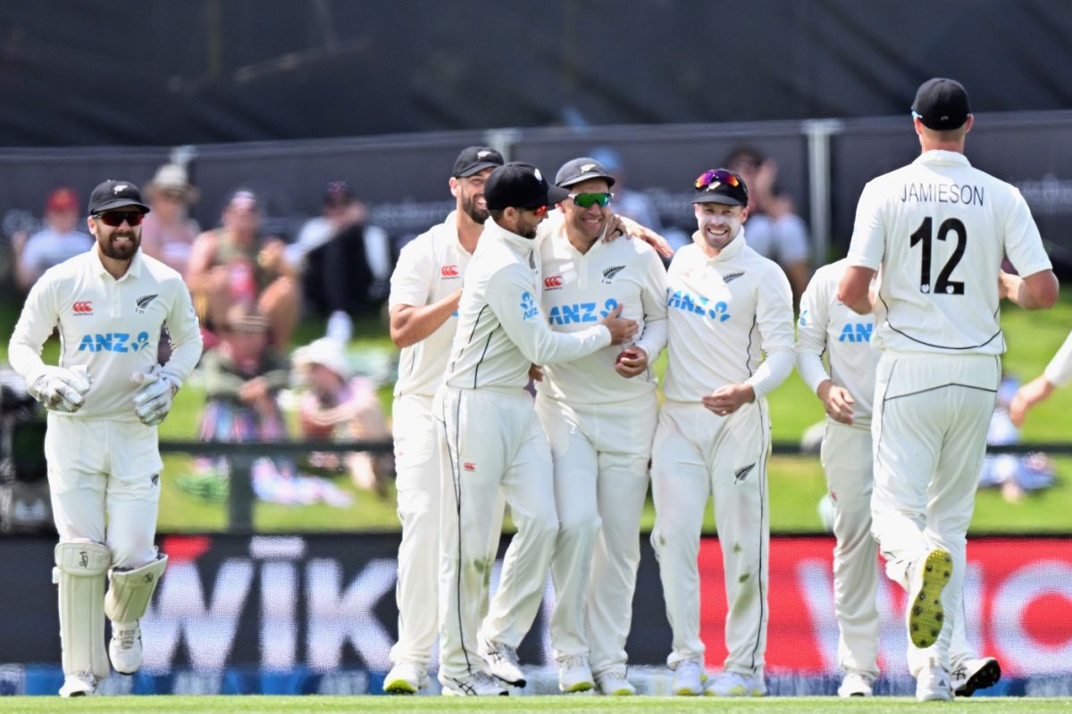 Twitter React As New Zealand Stun England In The 2nd Test With A 1-Run Win