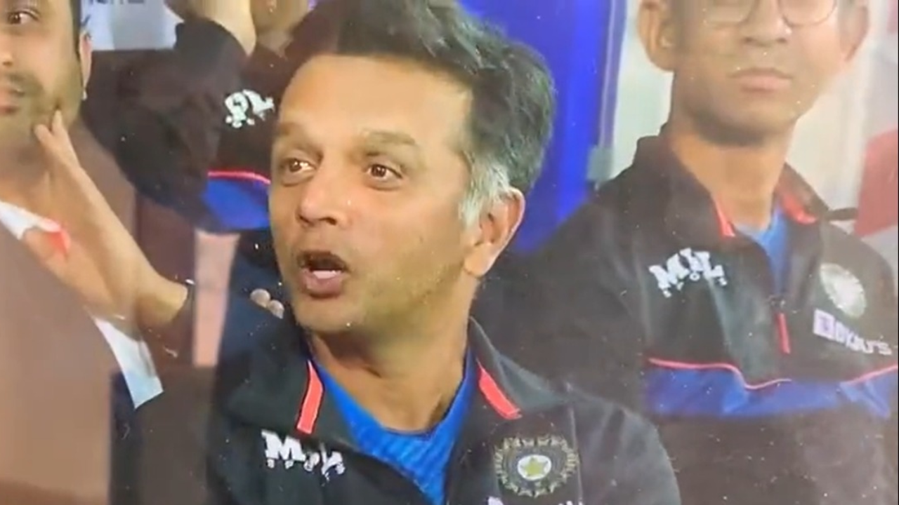 Watch – Rahul Dravid’s Candid Reaction After Sri Lanka Escape A DRS Call Goes Viral