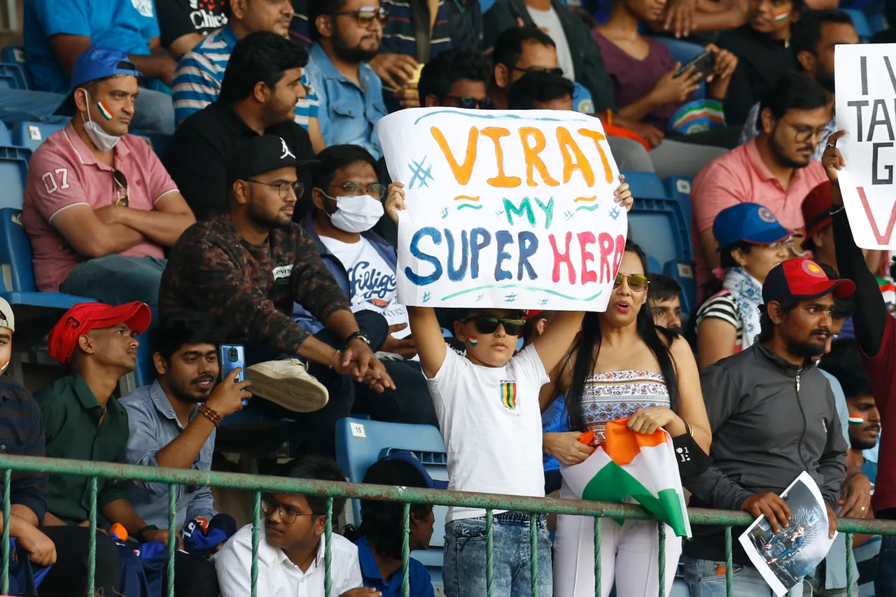 [Watch] Virat Kohli Welcomed Amid Huge Cheers By Chinnaswamy Crowd