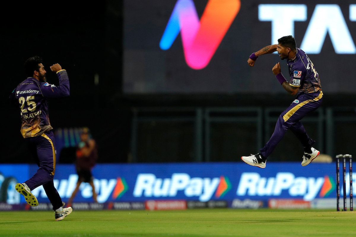 IPL 2022: “Umesh Yadav On Fire” Twitter Erupts As The KKR Pacer Strikes Twice Early Against CSK