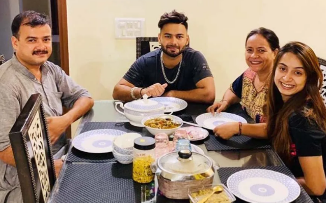 Rishabh Pant with his Family