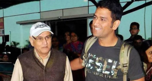 MS Dhoni with his father.JPG