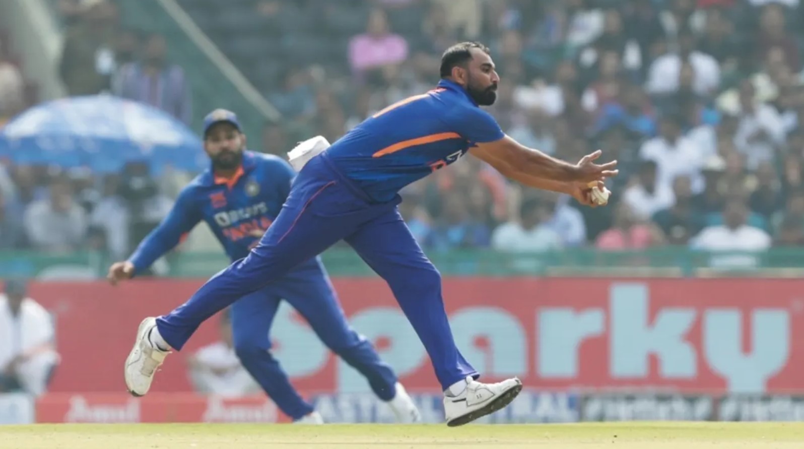 [Watch] Mohammed Shami Takes A Sharp Return Catch To Dismiss Daryl Mitchell