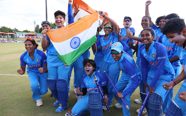 “Chak De India” – Twitterati React As Team India Lifts The U19 Women’s T20 World Cup
