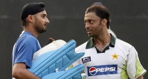 Harbhajan Singh and Shoaib Akhtar having healthy banter in the Legends League Cricket