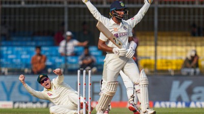 IND VS AUS : Steve Smith Takes One-Handed Catch To Dismiss Cheteshwar Pujara