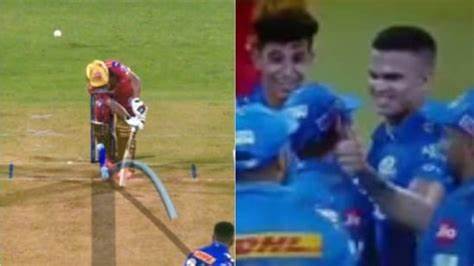 IPL 2023: Arjun Tendulkar Ups His Yorker Game With a Jaw-Dropping Toe-Crushing Dismissal Of Prabhsimran