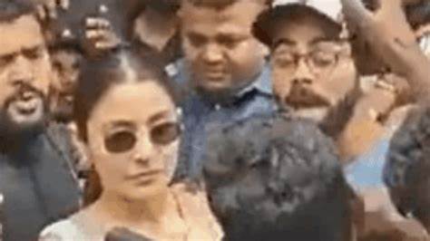 [WATCH] Virat Kohli Fumes As A Fan Breaches Security For A Selfie By Obstructing Anushka Sharma’s Path