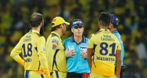 MS Dhoni with the umpires during Qualifier 1 of 2023 IPL