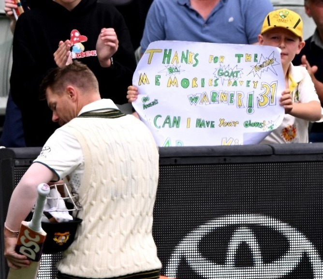 [WATCH]: Crowd Shows A Heartwarming Gesture For David Warner