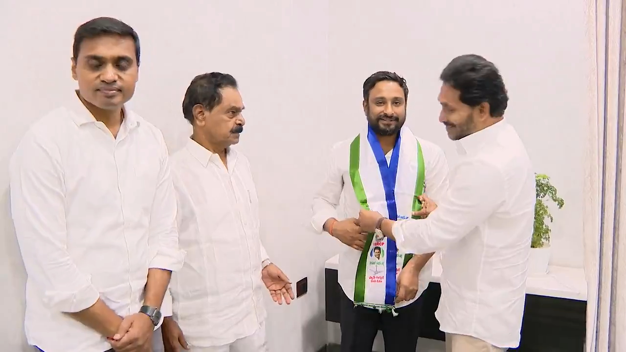 Former Cricket Star Ambati Rayudu Aligns With Jagan Mohan Reddy’s Political Faction