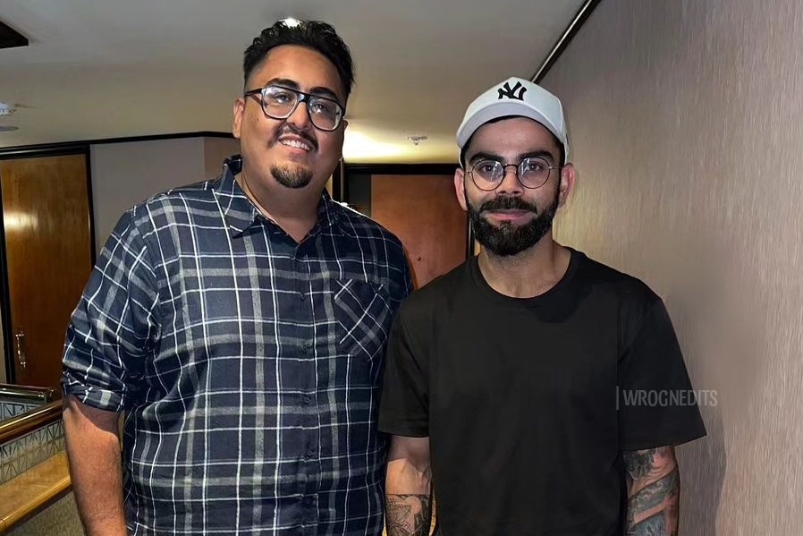 Virat Kohli Clicks Picture With A Fan