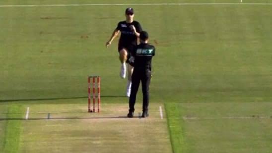 BBL 2023-24: Tom Curran Receives 4-Match Suspension for Umpire Near-Collision Incident