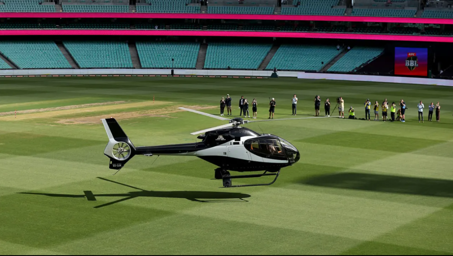 BBL 2023-24: [WATCH] David Warner Arrives At Sydney In Helicopter