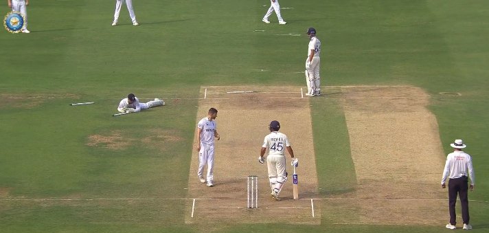 IND vs ENG: [WATCH] England Wicket-Keeper’s Hilarious Stump Collision In First Test Goes Viral