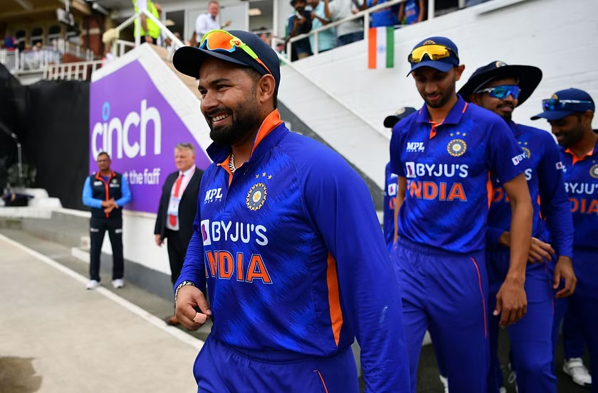 [WATCH]- A Supporter Of Rishabh Pant Marks His Return By Distributing 100 Meals To The Underprivileged