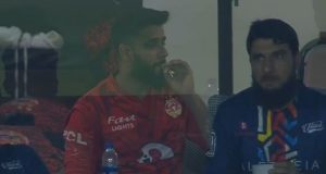 Imad Wasim Caught Smoking During The PSL 2024 Final