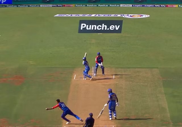 IPL 2024: [WATCH]- Axar Patel Executes An Impressive One-Handed Catch To Dismiss Ishan Kishan