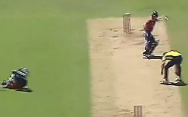 Vitality T20 Blast: [WATCH] Chris Wood Refrains From Running Out Matt Parkinson After He Gets Hit By The Ball