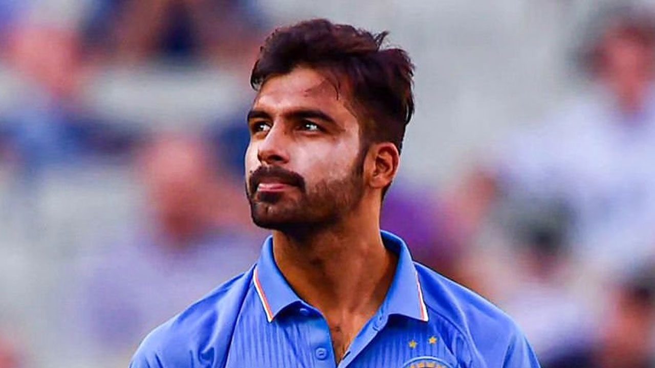 Indian Player Barinder Sran Has Announced His Retirement From Both International And Domestic Cricket