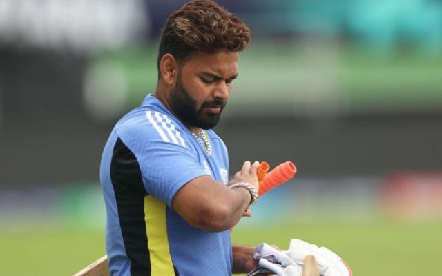 Rishabh Pant Offers Prayers Before Heading Out To Bat on Day 3 of the IND vs BAN First Test 2024