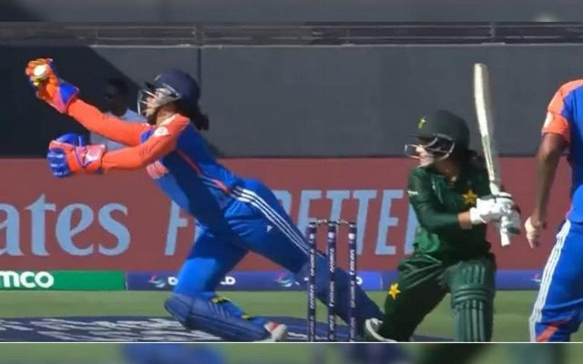 Richa Ghosh Takes A Stunning Catch To Dismiss Pakistan Captain