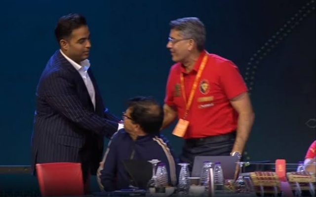 [WATCH]- Akash Ambani Thanks RCB For Not Using RTM After MI Buys Will Jacks At IPL 2025 Auction