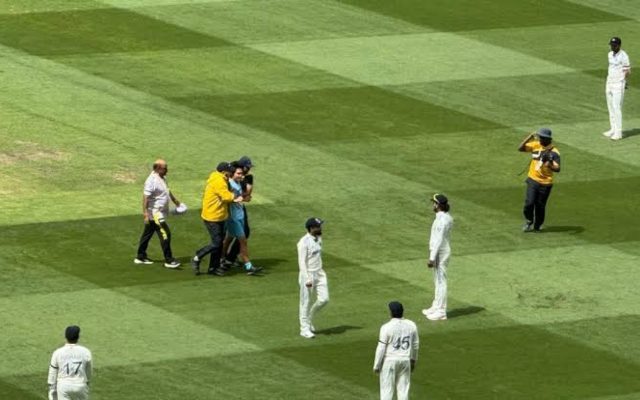 [WATCH]- Pitch Invader Breaches MCG, Attempts To Hug Virat Kohli In The AUSvIND Test