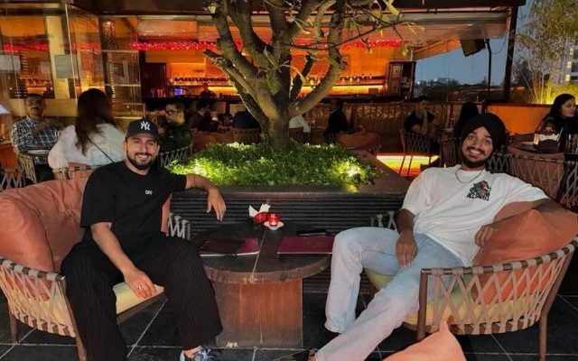 “Bill Kon Pay Kru?” – Arshdeep Singh Relaxes With Umran Malik At Bengaluru’s UB City During SMAT 2024