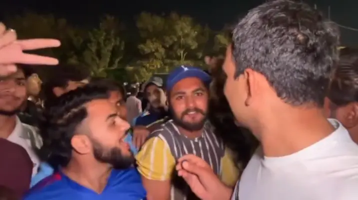 Pakistani Cricket Fans Chant “Kohli! Kohli!” Outside Karachi Stadium; Check the Viral Video