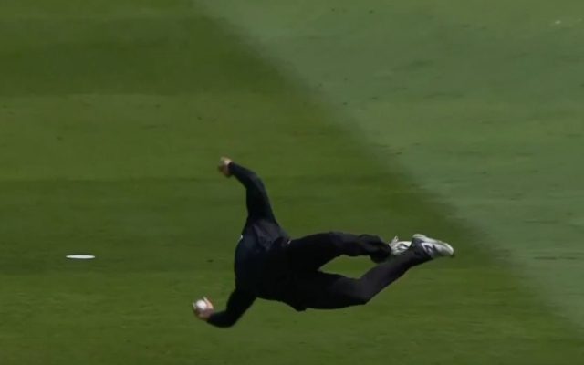 [Watch]: Glenn Phillips Stuns with Incredible Catch to Dismiss Virat Kohli in IND vs NZ Clash