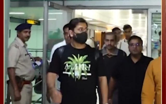 Insecure or Selfish? MS Dhoni Refuses to Talk About India’s Champions Trophy 2025 Win; Video Goes Viral