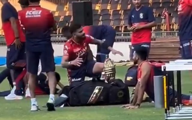 [WATCH] Virat Kohli Showing Off Dance Moves at RCB Camp
