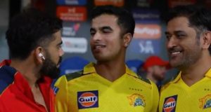 MS Dhoni Bursts into Laughter at CSK Youngster’s Quirky Demand to Virat Kohli During Photoshoot