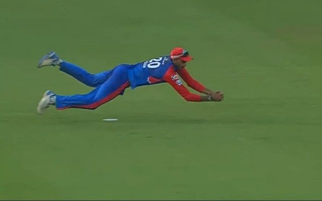 [Watch]: Axar Patel’s Gravity-Defying Catch of Harshal Patel Stuns Fans Against SRH in IPL 2025