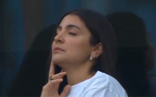 [WATCH]- Anushka Sharma Caught Taking A Nap During IND vs AUS Champions Trophy 2025 Semi-Final Match