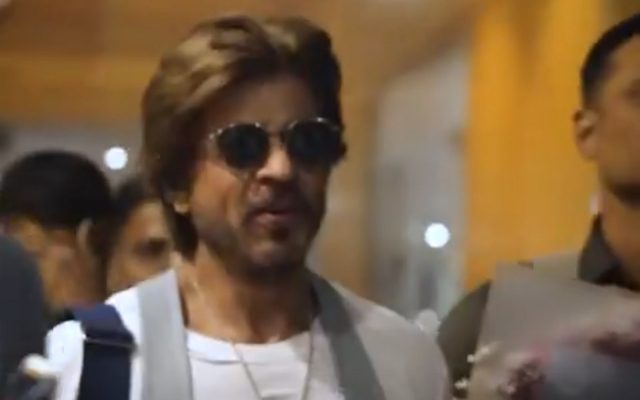 [WATCH]- Shah Rukh Khan Arrives In Kolkata For KKR vs RCB IPL Match