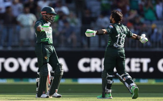 Pakistan Fans Bashing Pakistan Team On Public Forum Posts India’s Win